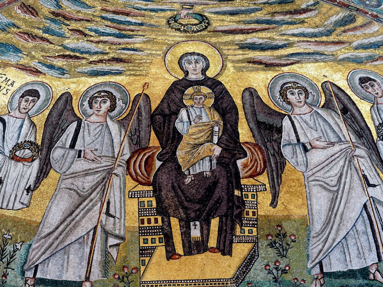 <b>Паренций (ныне Пореч в Хорватии), базилика Евфразия, 6 в. </b>Изумительной красоты мозаика – Богоматерь с Младенцем на престоле в конхе апсиды. Из-под мафория выглядывает кончик белого ораря диакониссы с крестиком и бахромой на конце.