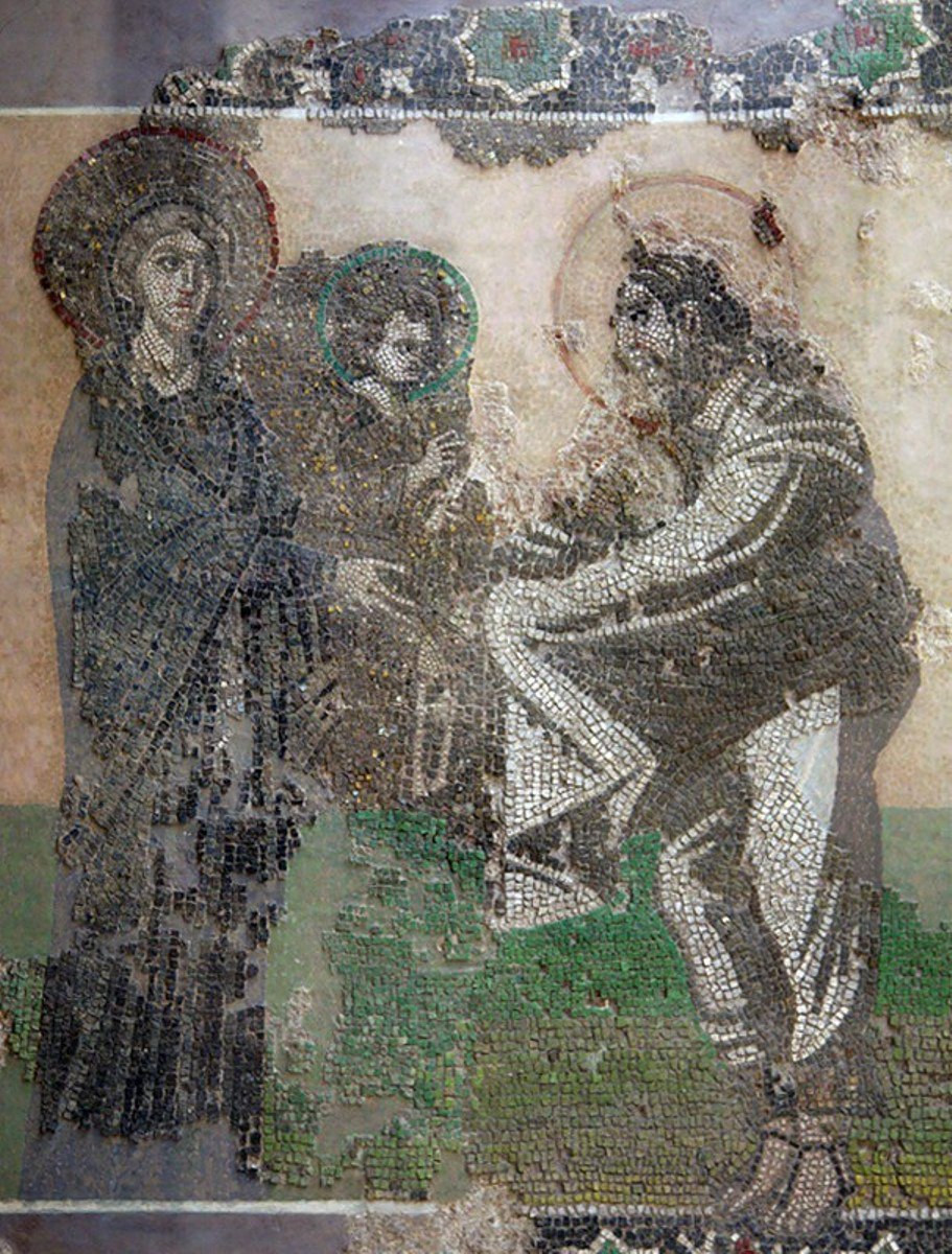 Композиция<b>
«Сретение» 7 в. из церкви Богоматери Кириотиссы</b> – единственная мозаика
доиконоборческого времени, чудом сохранившаяся в Константинополе, хотя и с
утратами (ныне хранится в Стамбульском Археологическом музее).