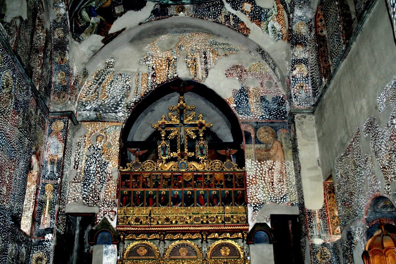 <b>Алтарная стена храма Богородицы Эвергетиды (Благодетельницы) в Студенице (Сербия, роспись 1208-1209 гг.)</b>