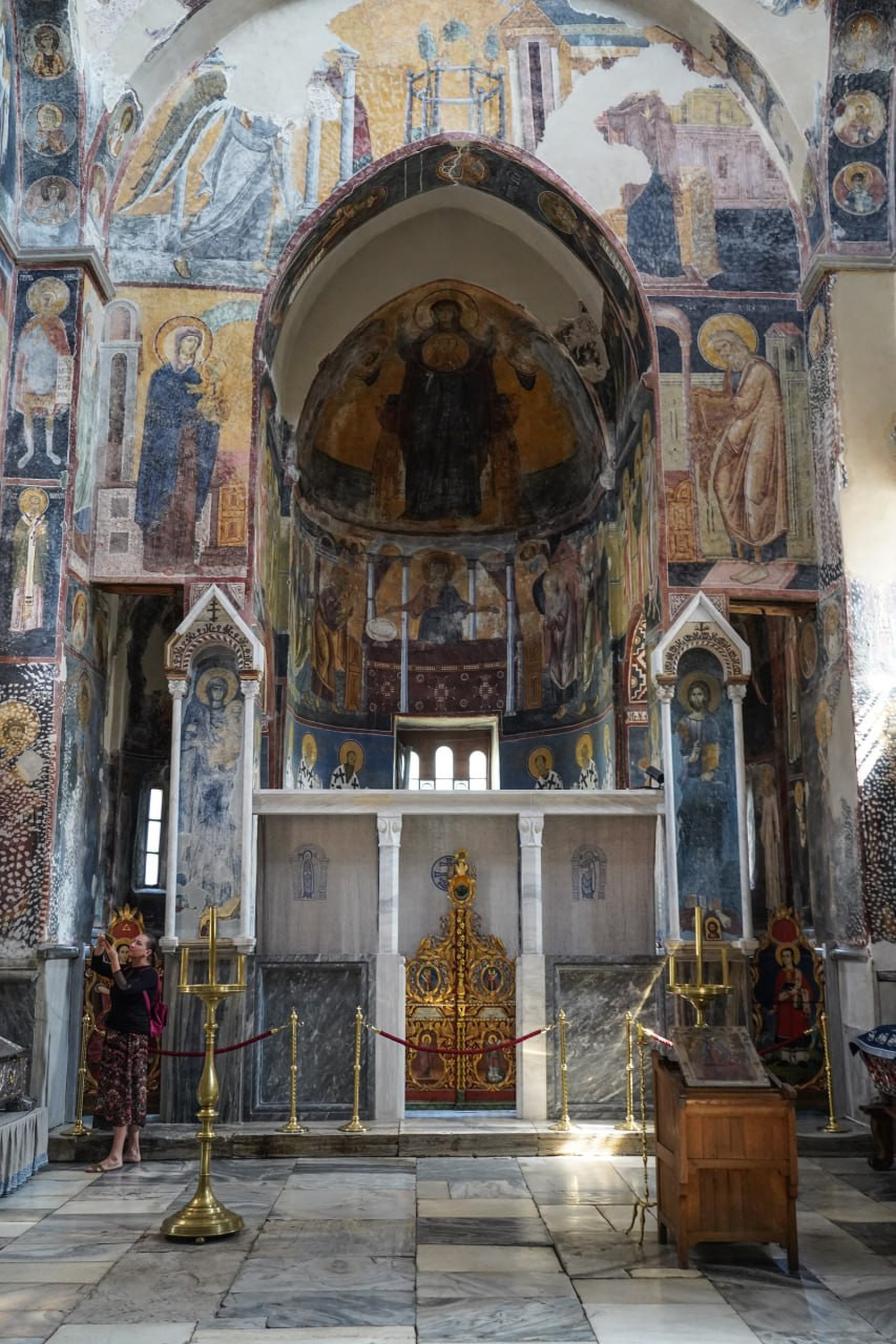 <b>Алтарная стена
храма Богородицы Эвергетиды (Благодетельницы) в Студенице (Сербия, роспись
1208-1209 гг.).</b>