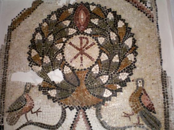 <b>Еще один густой лавровый венок 4-5 вв. Христианское надгробие с мозаичной декорацией из </b><b>Суса.</b>