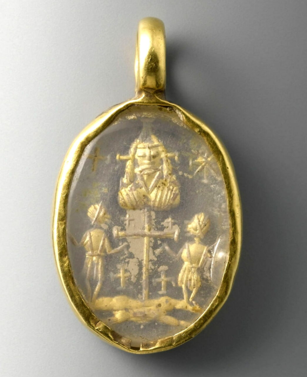 Святые Петр и Павел стоят у подножия большого креста, над которым находится бюст Христа. Греческая надпись — это эпитет Иисуса, «Эммануил». Вена, Художественно-исторический музей.