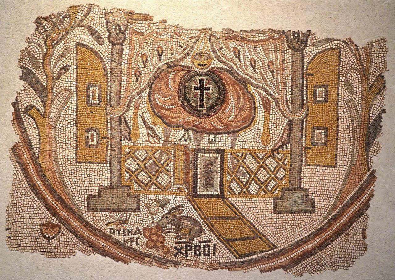 <b>Мозаика с изображением Святого Огня, Лувр</b>