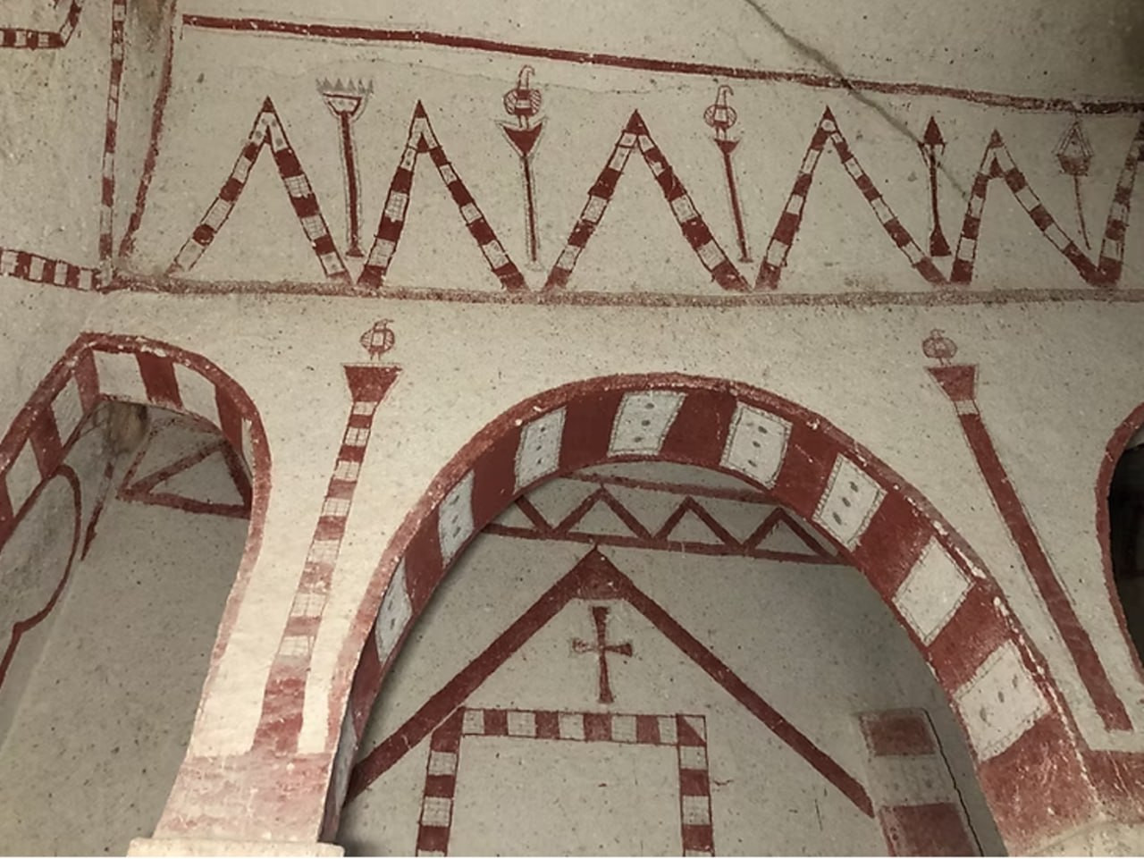 <b>Роспись с павлинами, символизирующими бессмертие, в церкви с условным названием «Айналы» в Гёреме.</b>